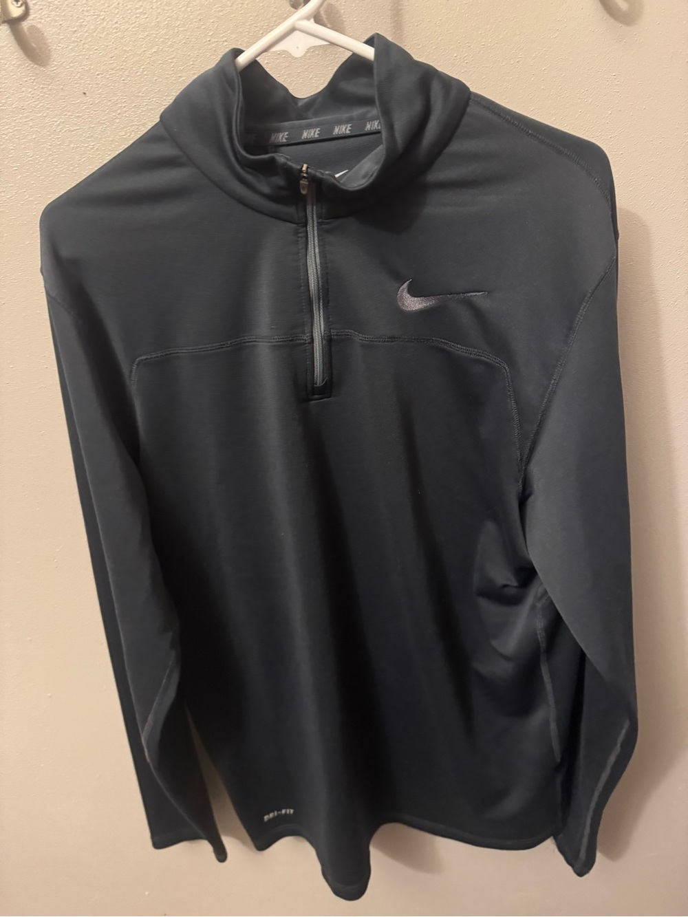 Nike Men’s Dark Gray Quarter-Zip Performance Pullover